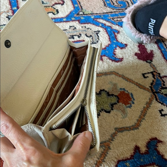 White cream leather wallet in distressed leather look with fabric inside. Mango - Picture 4 of 7